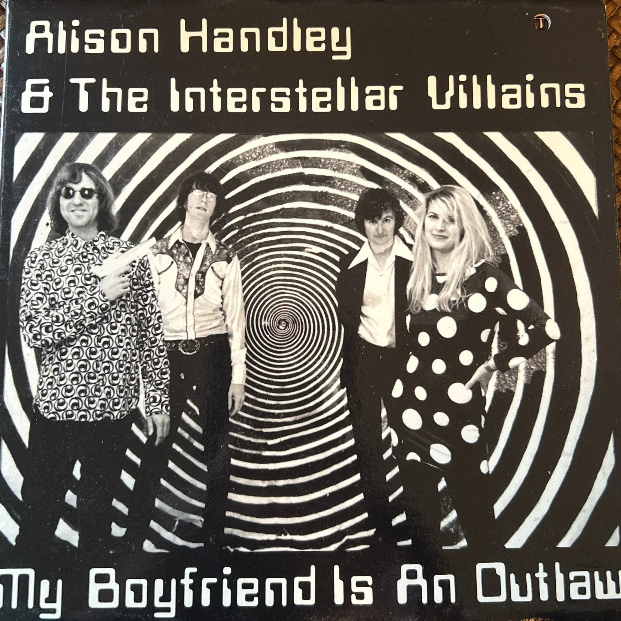 SINGLE Alison Handley & The Interstellar Villains – My Boyfriend Is An Outlaw 2ª Mano (Producto exclusivo recogida en tienda)
